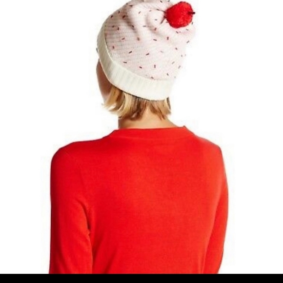🍒 Kate Spade Cupcake hat - Picture 3 of 6